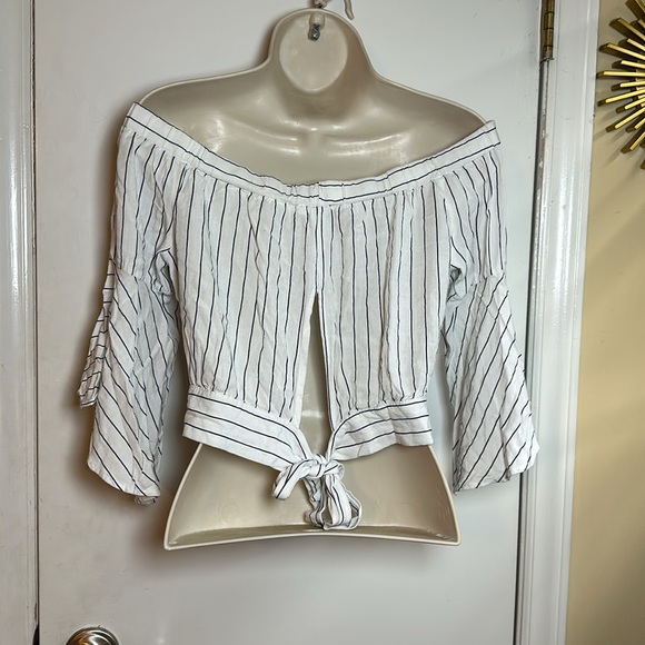 Jealous tomato crop top with bell sleeves - Picture 5 of 8